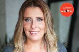 Ana deu sequência a conversa