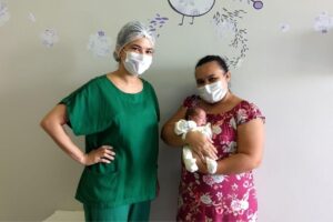 O bebê ficou internado por três meses