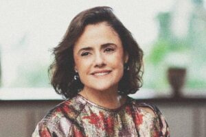 A atriz foi internada por causa de uma pneumonia leve