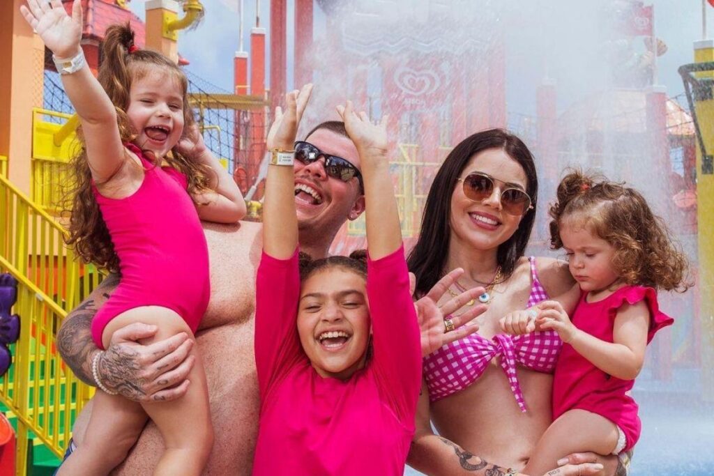 O funcionário acabou caindo junto