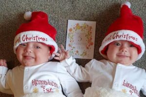 As gêmeas nasceram com Covid-19