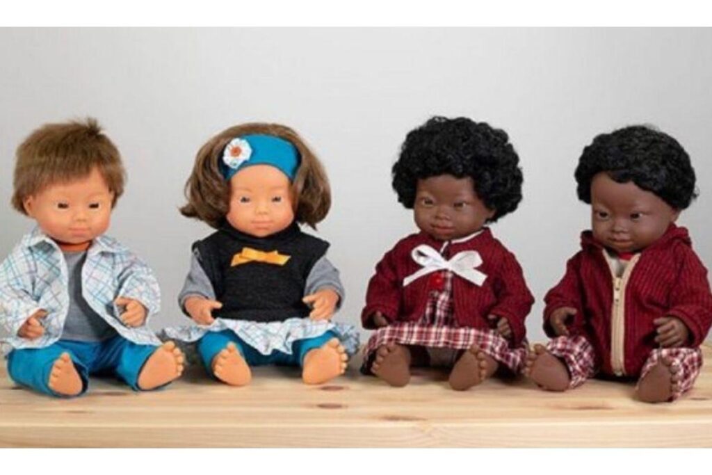 Inclusão: coleção de bonecos com Síndrome de Down ganha prêmio na Espanha