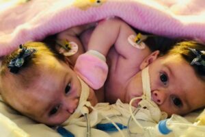 Sara e Eloá vieram ao mundo no dia 23 de setembro