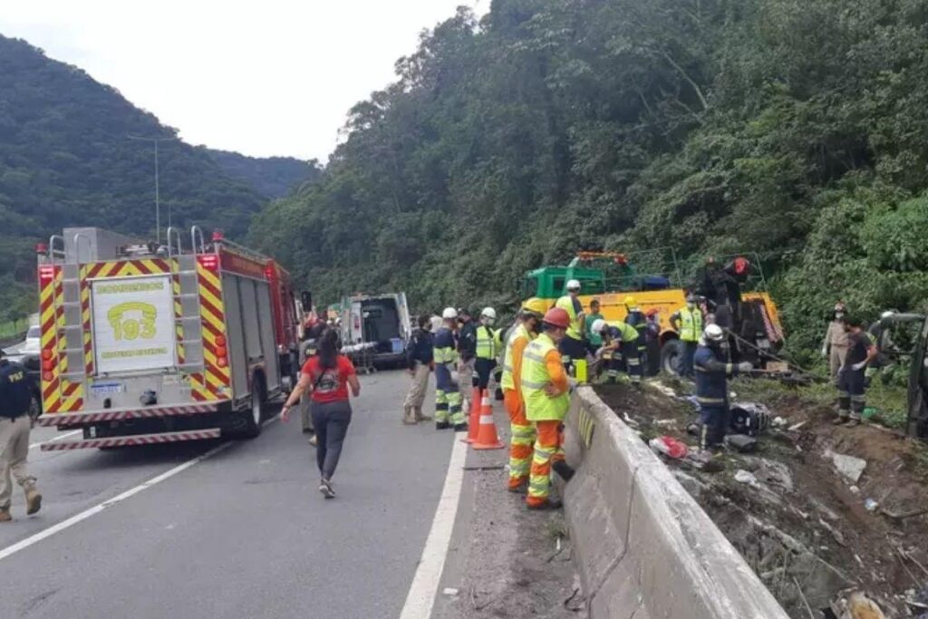 Até o momento, infelizmente, o acidente deixou 12 mortos e 9 feridos
