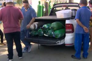 As famílias estão na fila desde sexta-feira