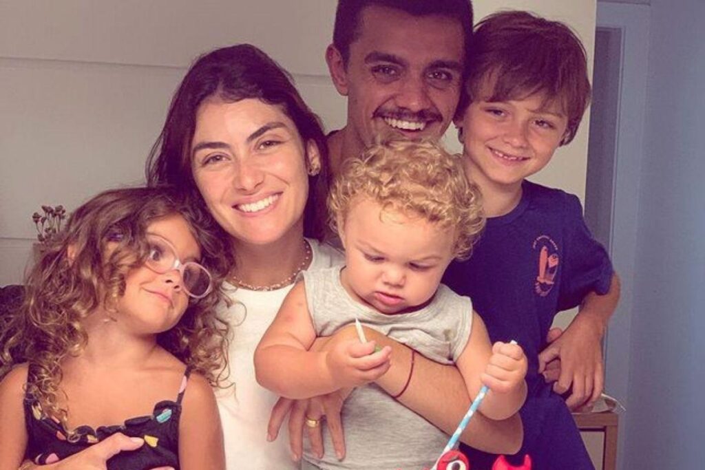 Rodrigo Simas com a família