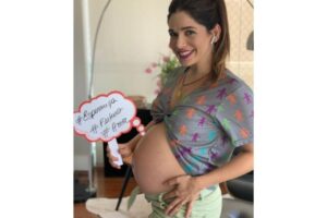 Sabrina Petraglia mostra os detalhes do quatro de bebê da filha caçula, Maya