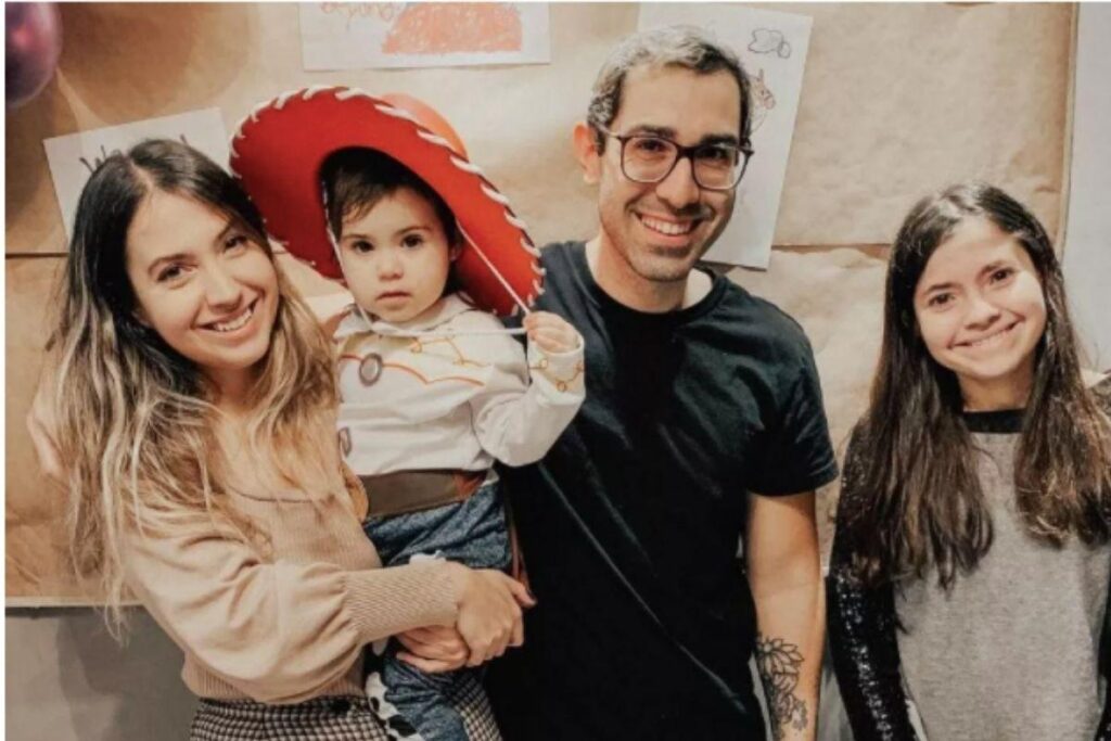 Ela já é mãe de uma menina e tem a guarda da irmã mais nova