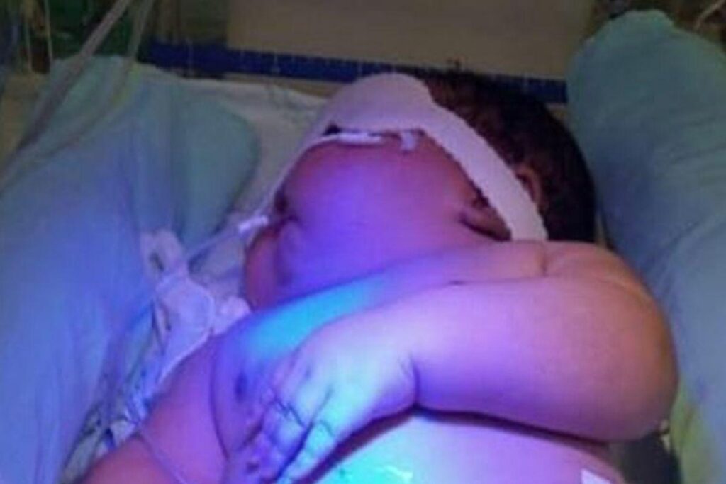 Ele está sob observação médica