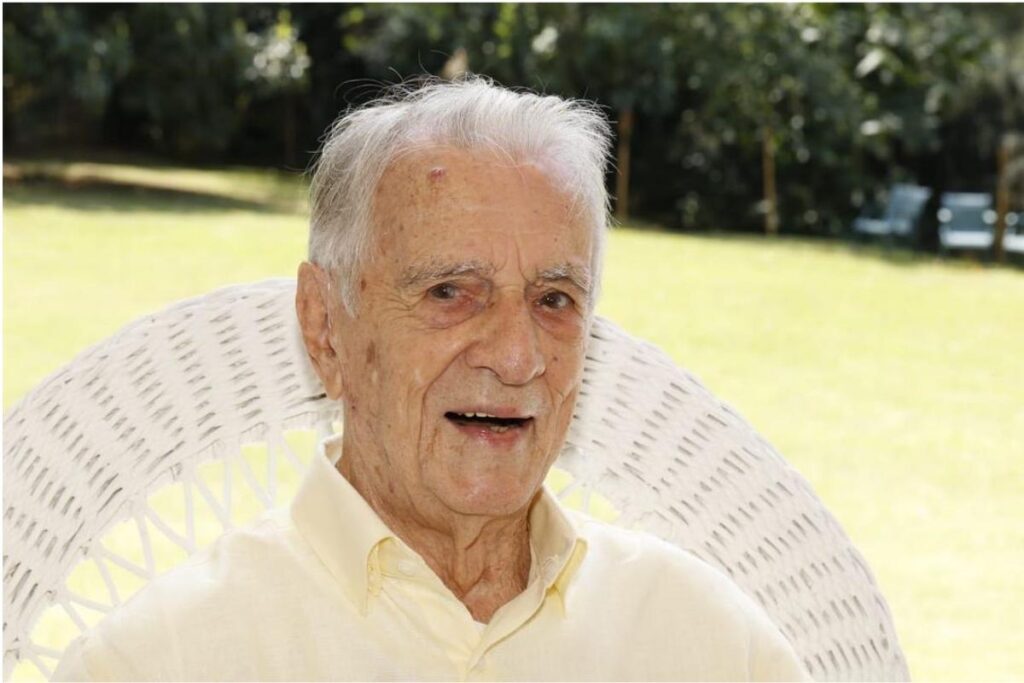 Orlando Drummond recebeu a primeira dose da vacina contra a Covid-19 hoje no Rio de Janeiro