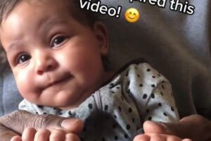 A bebê nasceu com 12 dedos