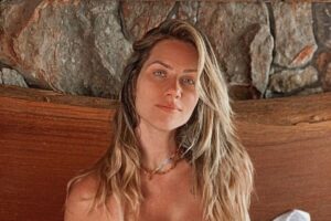 Giovanna aparece ao lado dos filhos