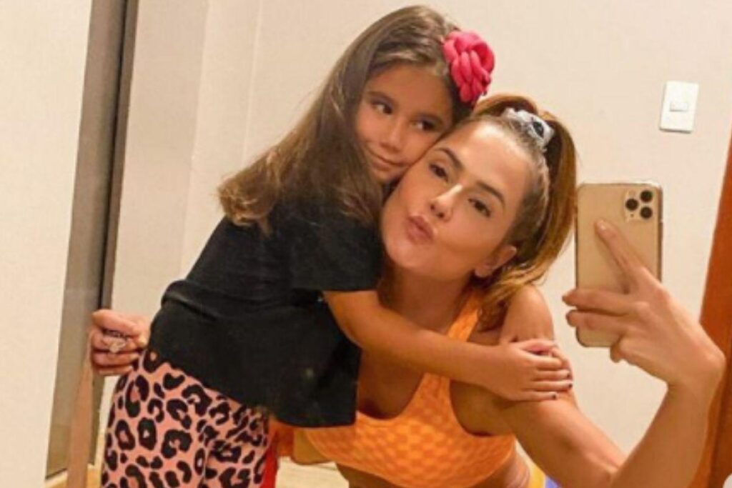 Deborah Secco e filha