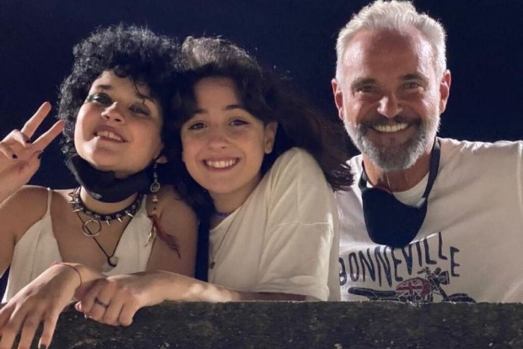 Ele contou que independente da idade aprende muito com as filhas