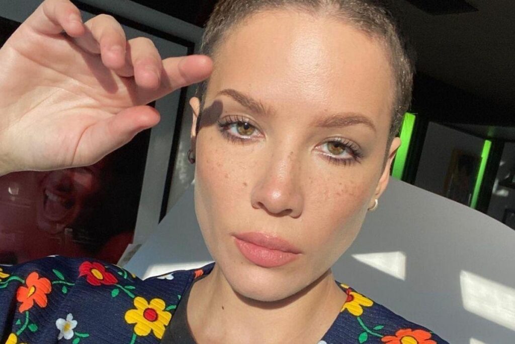 Ela anunciou a gravidez nas redes sociais