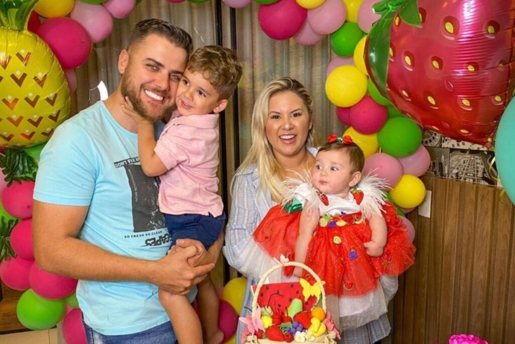 Zé Neto e Natália Toscano com os filhos, José Filho e Angelina