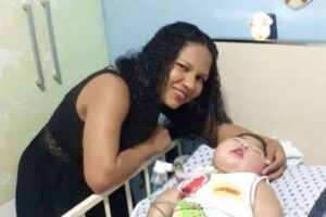Mãe faz relato sobre desespero para conseguir oxigênio para o filho de dois anos