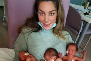 A mãe passou por uma cesárea de emergência