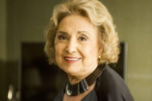 Atriz foi internada com pneumonia