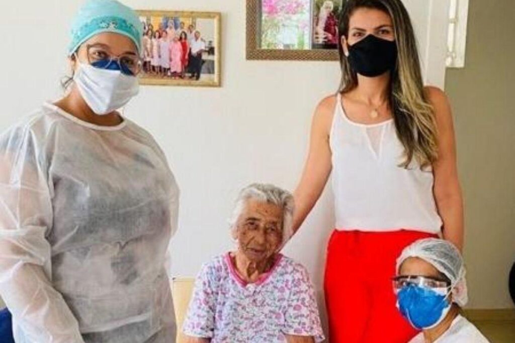 Número de vacinas e número de mortes