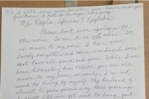 No texto, a mulher agradeceu pela alegria que a festa levou