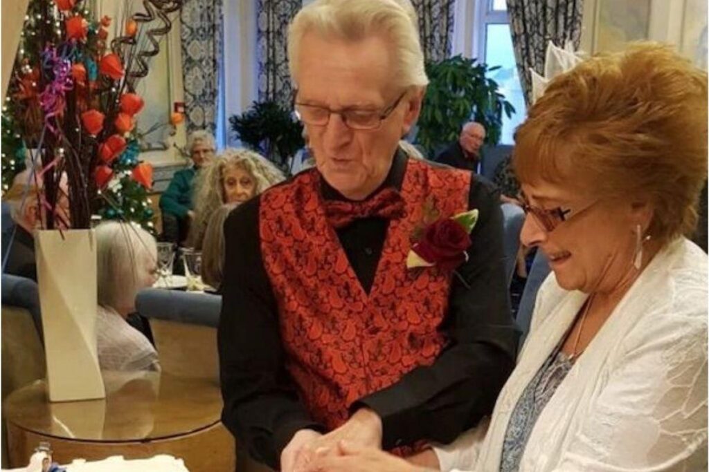 Namorados com mais de 70 anos se casam