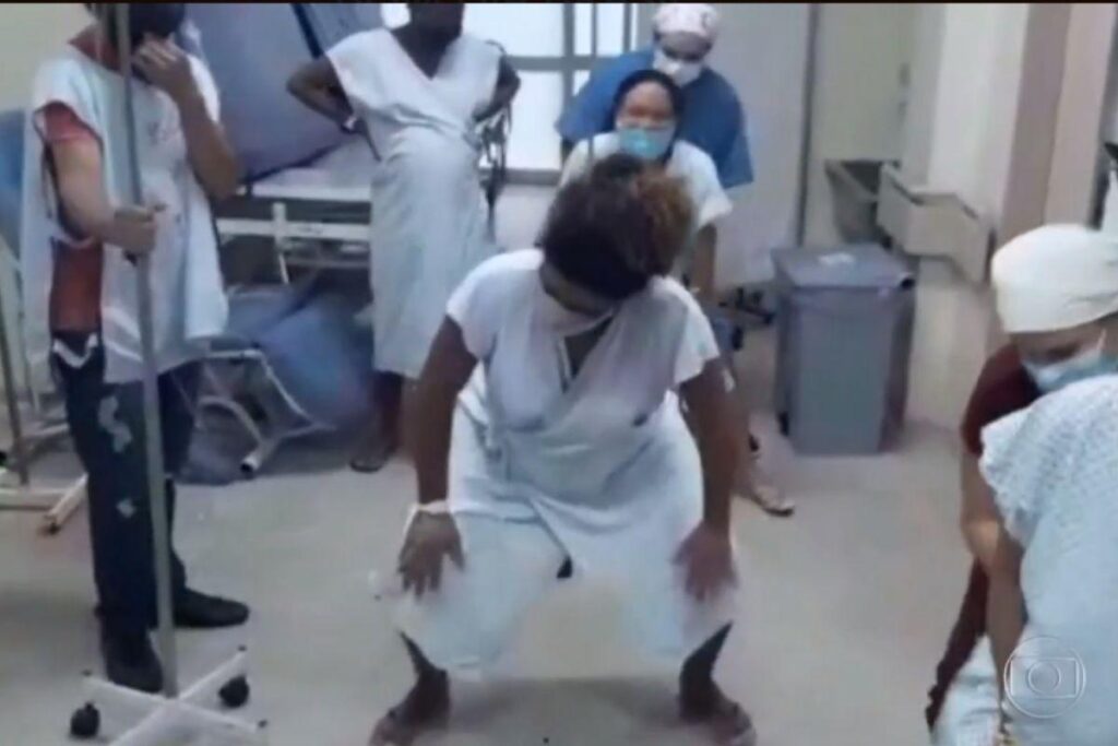 Maternidade de Brasília inova com bailão do funk