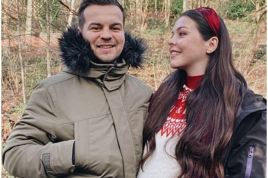 Casal se conhece durante confinamento em navio