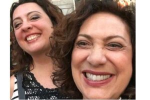 Eliane Giardini mostrou a barriga da filha ao 6º mês da gravidez