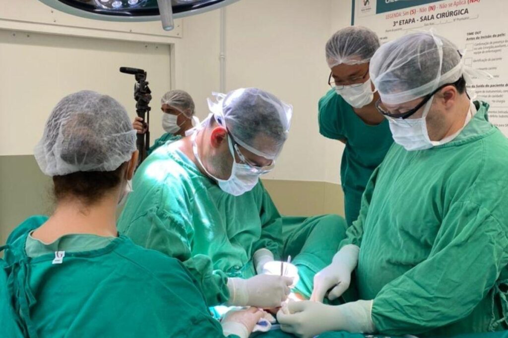 As irmãs mudaram de sexo e passaram por uma cirúgia em Blumenau