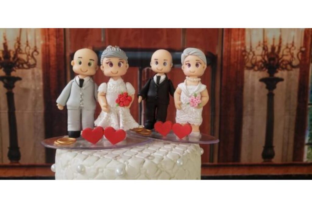 Idosos se aproximam durante o isolamento e se casam