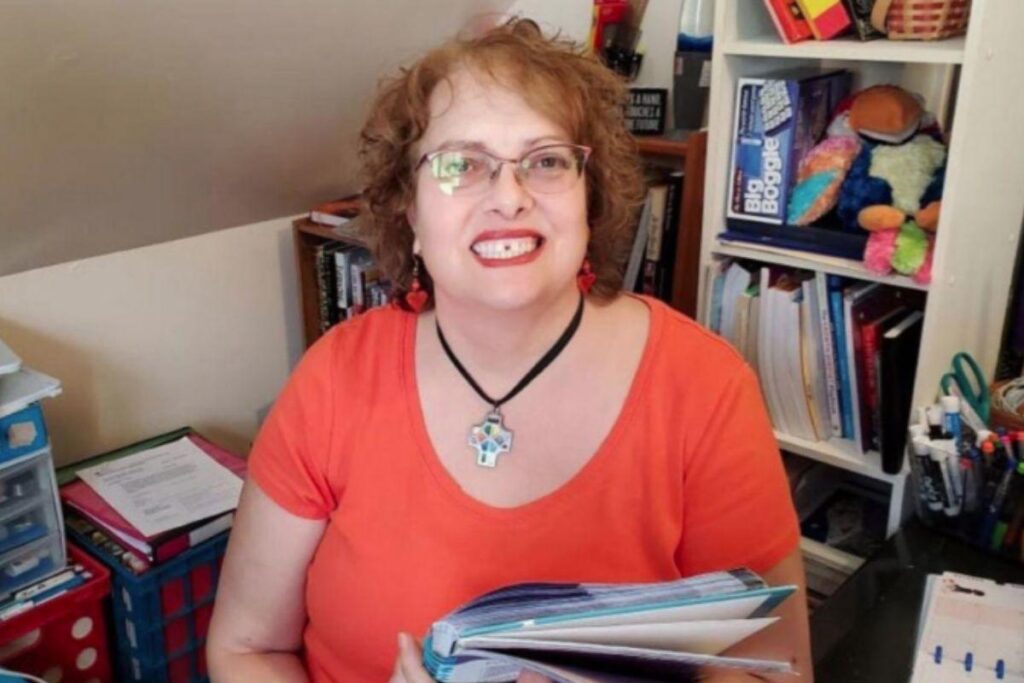 A professora da primeira série Julia Koch ajudou a salvar a avó da aluna que estava tendo um derrame