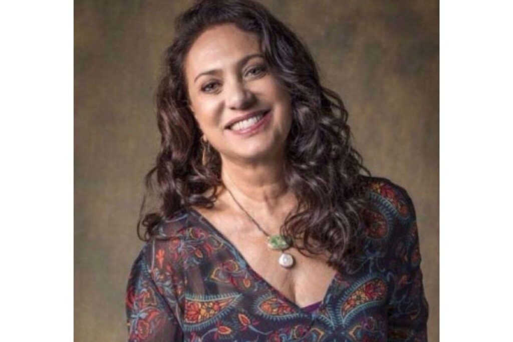 Ela levou a mãe para receber a vacina