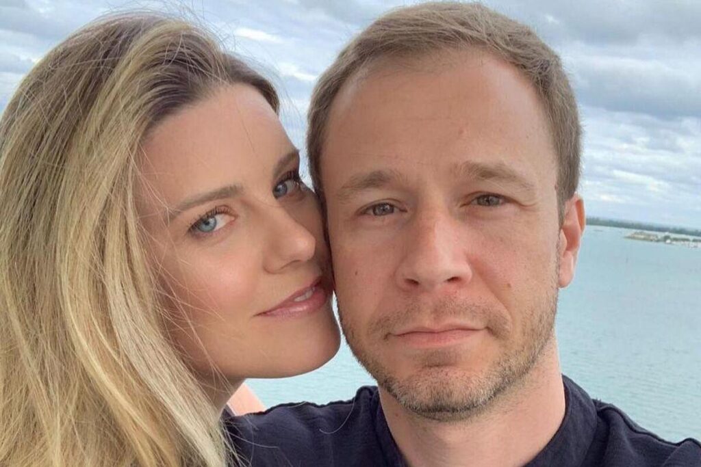 Daiana Garbin é esposa de Tiago Leifert há 8 anos e mãe de Lua