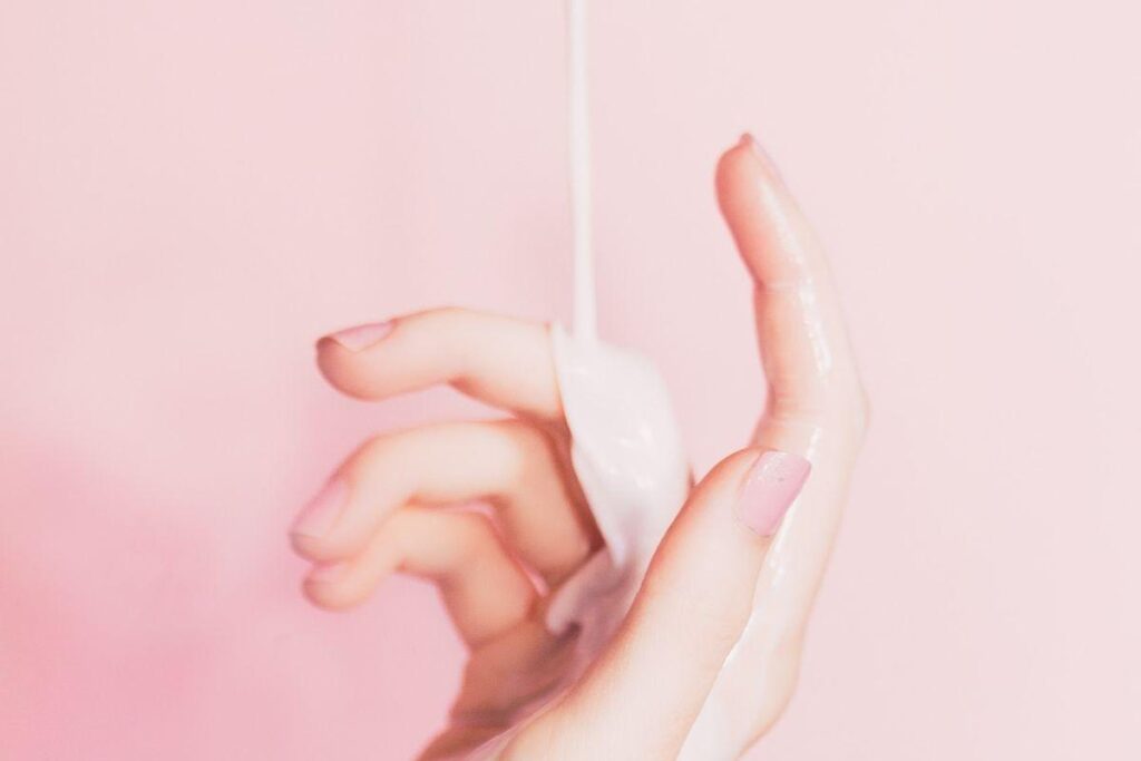 Cicatricure lança água micelar trifásica com três funções em 1