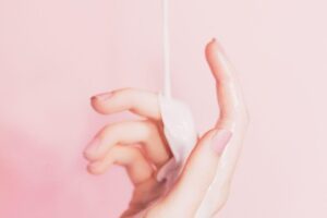 Cicatricure lança água micelar trifásica com três funções em 1