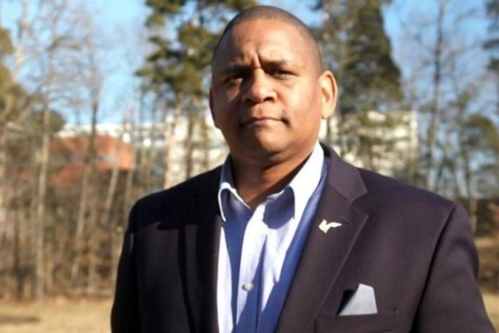 John Hollis tem superanticorpos da Covid-19, o que o torna imune até as novas variantes recém-descobertas do vírus