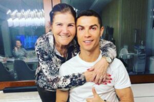Mãe do Cristiano Ronaldo, passou por derrame há exatamente 1 ano