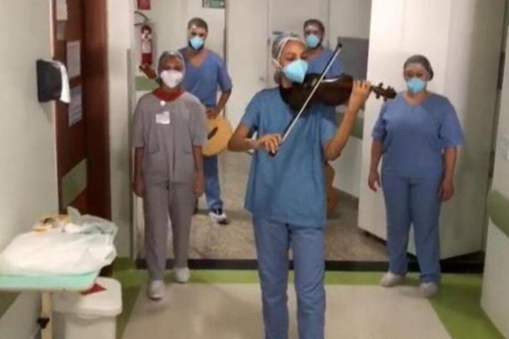 Hospital faz serenata para pacientes