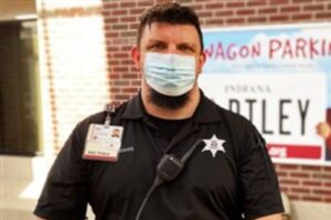 Pai vira segurança de hospital que cuidou da filha