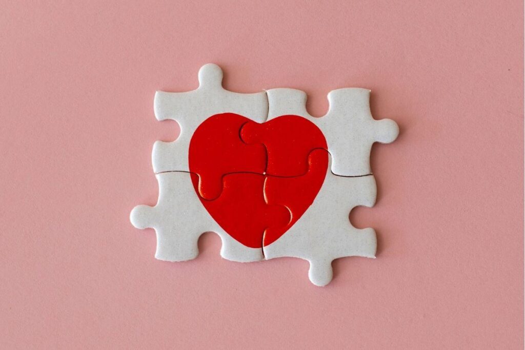 O menino de 6 anos acalmou o irmão com técnica de respiração