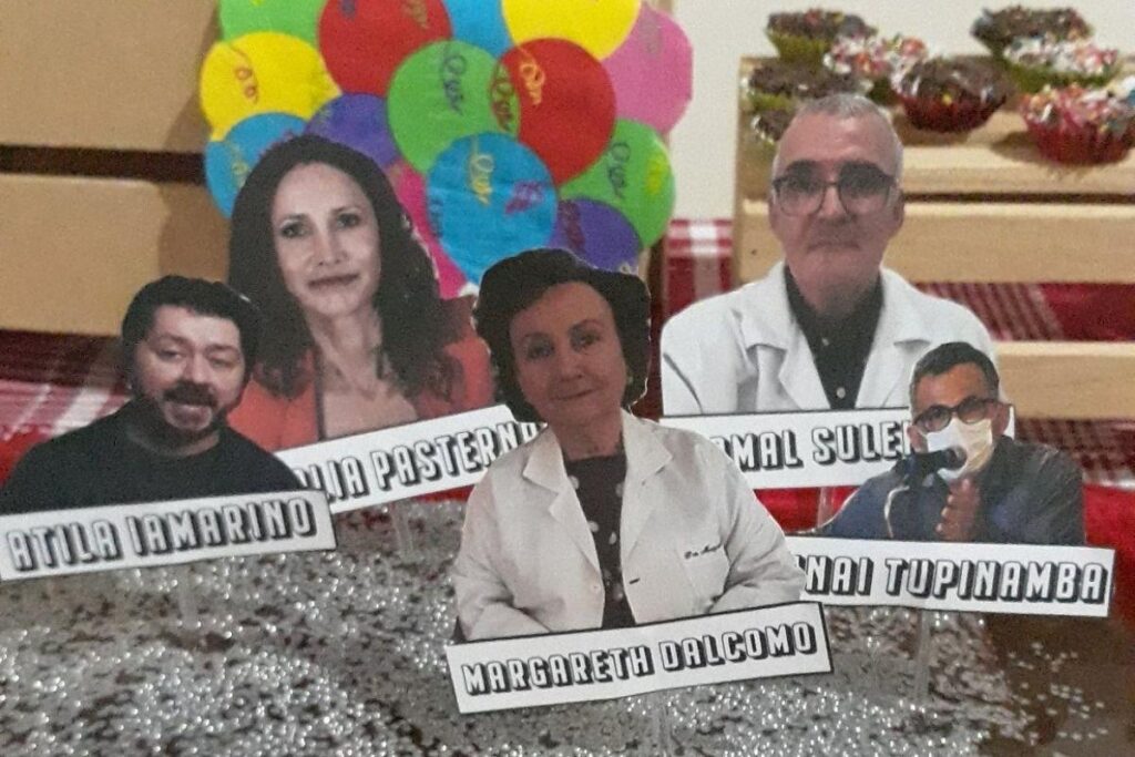Bolo de aniversário com cientisas viralizou na internet