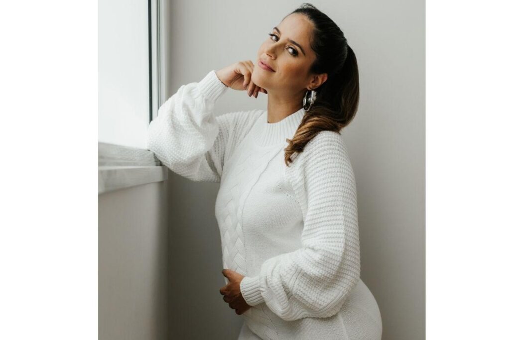 Camilla Camargo publica primeira foto ao lado da filha