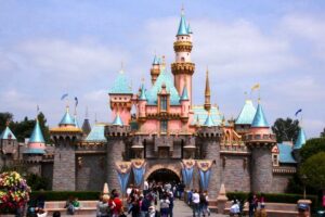 Disneyland vai reabrir nos próximos meses