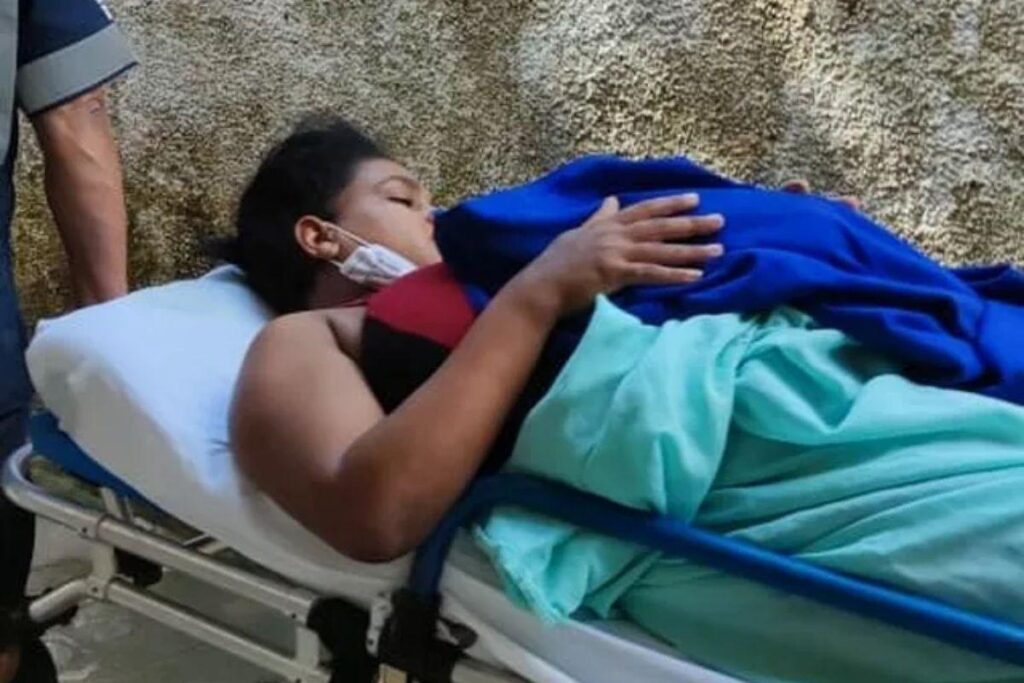 A jovem descobriu que as cólicas eram contrações