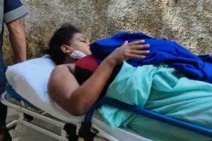 A jovem descobriu que as cólicas eram contrações