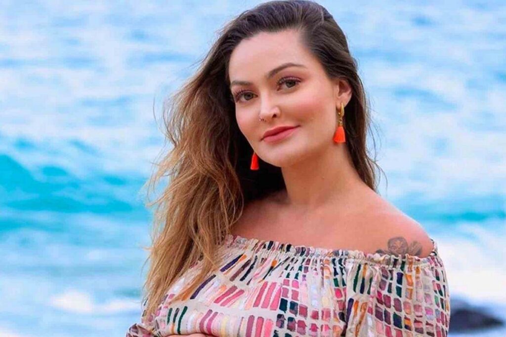 Laura Keller comemorou a chegada dos 7 meses dos filhos com ‘festa na piscina’