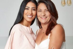 Simaria, da dupla com Simone, comemora aniversário da mãe