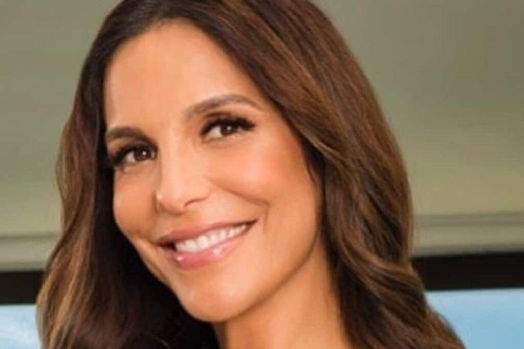 Ivete Sangalo brinca com o filho durante conversa