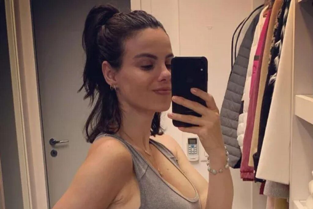 Sthefany Brito mostra corpo pós parto
